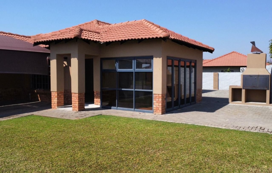 4 Bedroom Property for Sale in Hexrivier Lifestyle Estate North West